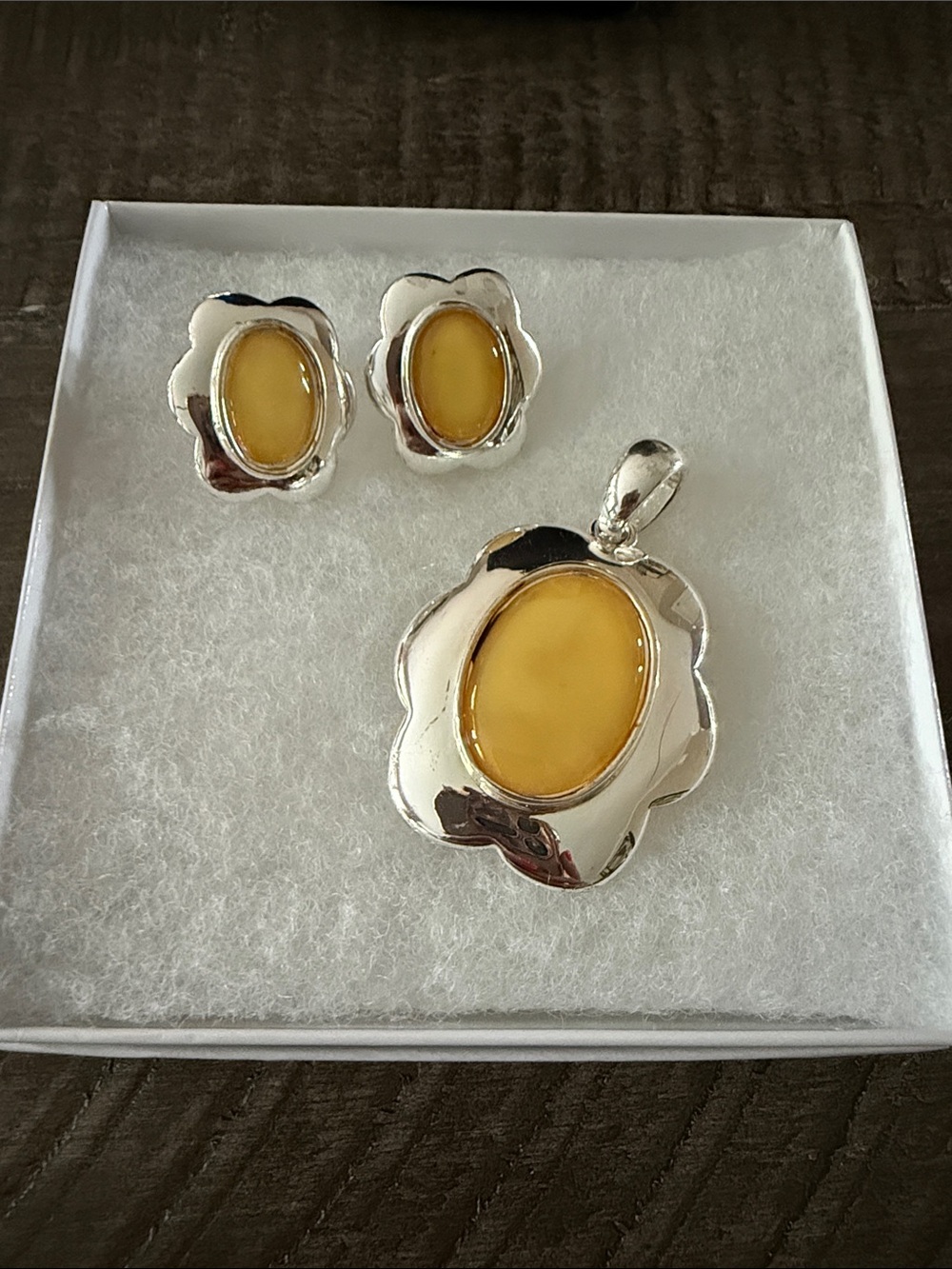Amber Flower Silver Pendant and Stud Earring Jewelry Set - NWOT